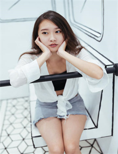 《操美女电影》