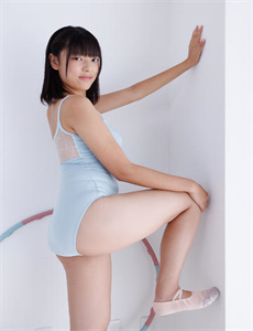 《国产女人还美的人妖米兰》